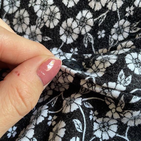 LOFT Floral Skirt (M) - Picture 4 of 4